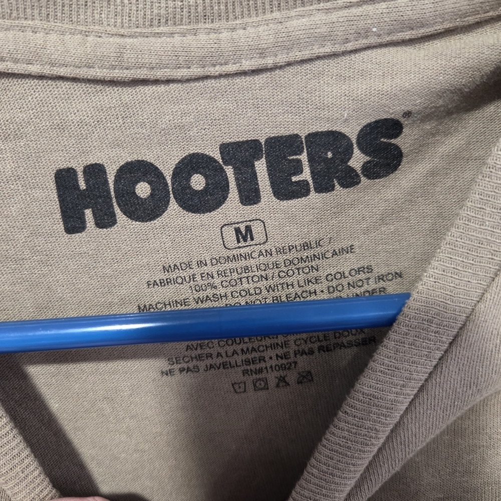 New without tags mens official Hooters Merchandise New York City Manhattan shirt - Picture 3 of 4